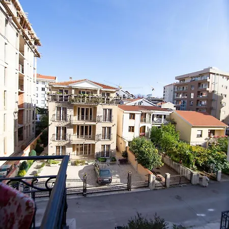 M Lux * Budva